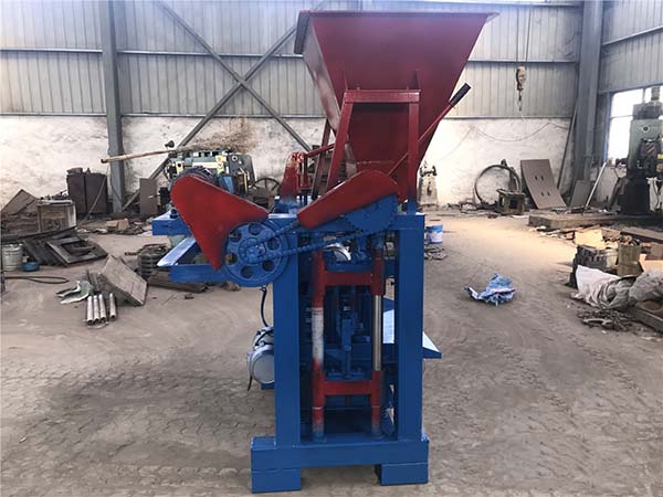 4-35小型帶料斗空心磚機(jī)